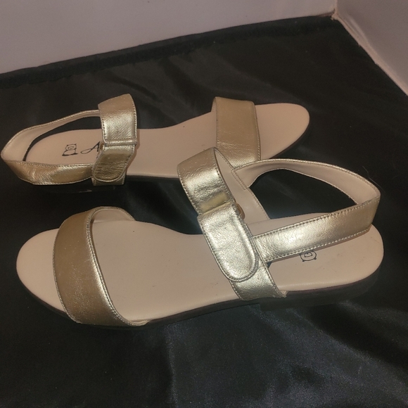 Sandals Gold Luxury velcro adjustable strap Beach Pool Party Cruise Resortwear - Picture 2 of 4